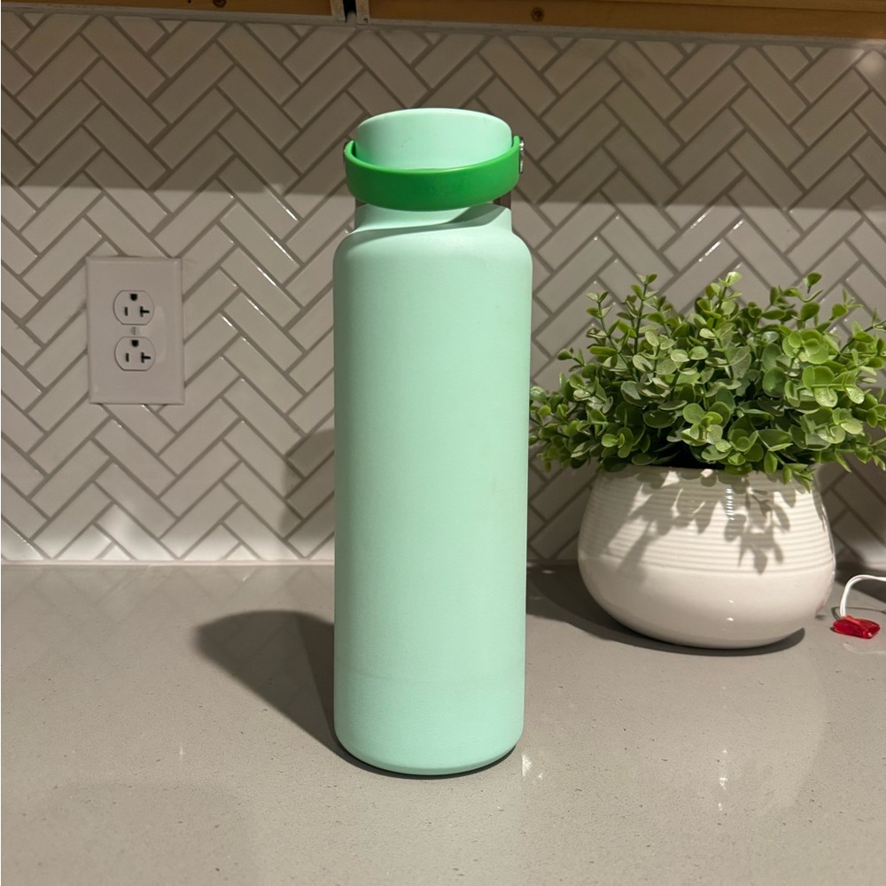 Limited Edition 40oz Hydro Flask - Picture 4 of 8